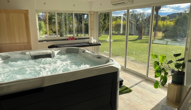 OASIS OF BOISSET: 5* MAS, 3 min from Anduze, PRIVATE POOL, SPA/SAUNA,16 people