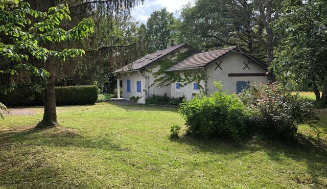 Oasis of Calm: Charming and Peaceful Country House with Children's Games