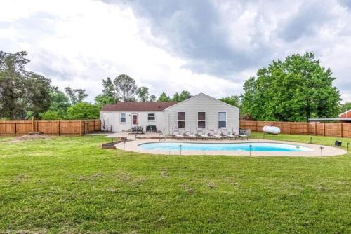 Oasis of Nashville, With a pool and Hot Tub !