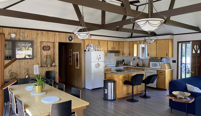 Oasis on the Lake 5 Bedroom cottage