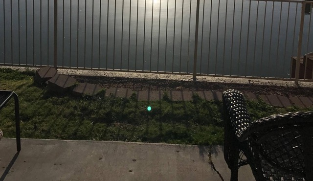 Oasis on the lake, easy access to interstate.