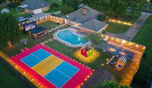 Oasis - Pickleball | Pool | Hot Tub | Game Room!