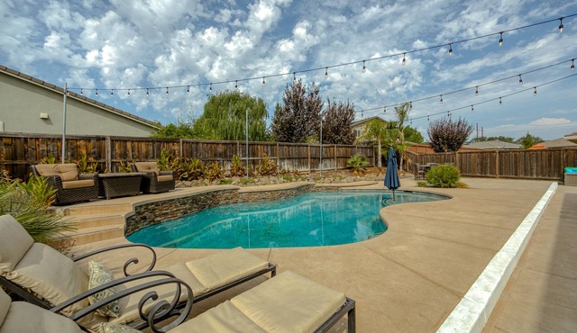 *Oasis Place* NEW Game Room Heated Pool Spa