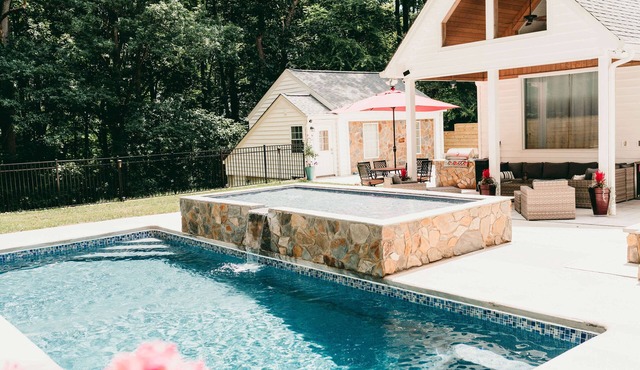 Oasis Pool OPEN YEAR ROUND Private Fire Pit Modern Views