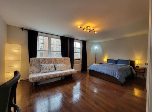 Oasis - Private Room near Yankee Stadium - Host Occupied