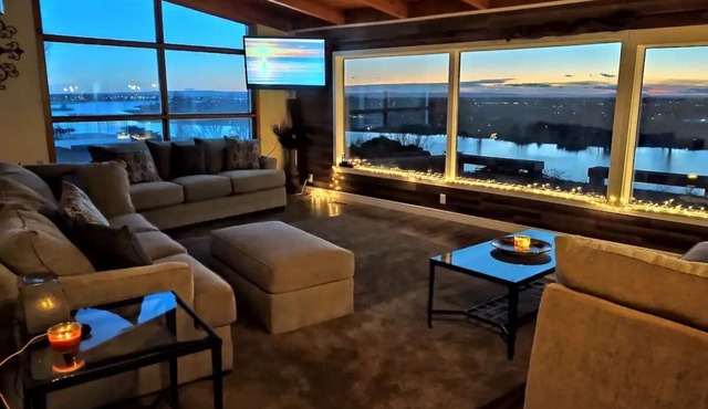 Oasis Retreat at The Lake! King Bed