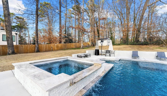 Oasis Retreat Large Yard & Pool in Atlanta 4BR Free Parking
