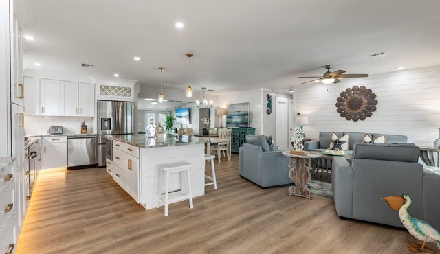 OASIS SOUTH~Stunning 5 BR/3 Ba w/Pool!