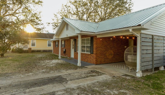 Oasis Steps to Beach, Pet-Friendly, Walk Downtown