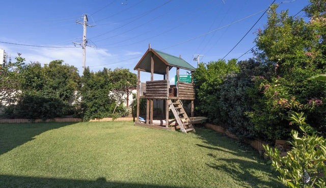 Oasis Suite- close to airport (sleep 5 people)