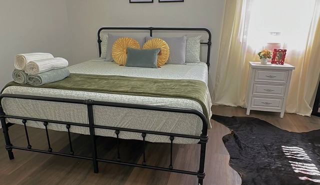 Oasis Vintage Home w/pool