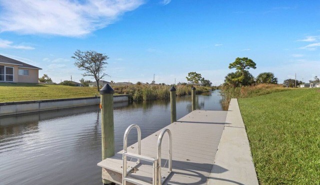 Oasis W/Heated Salt Water Pool & Private Pier! Great for 2 Families!
