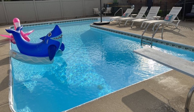 Oasis w/Heated Salt Water Pool-No Cleaning Fee!