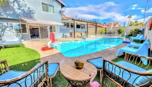 Oasis w/Opt Heated Pool & Billiards- Mins to Strip