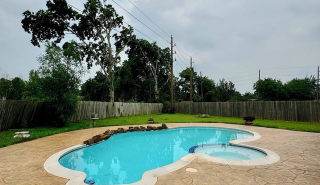 Oasis with Pool and Jacuzzi