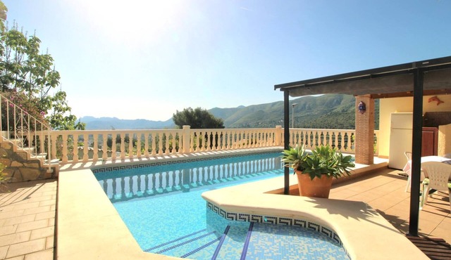 Oasis with swimming pool - jacuzzi - terrace with pergola