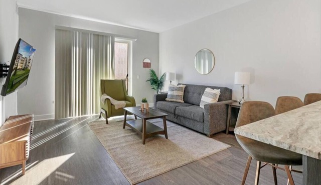 OB257 Luxurious 1BR Apt in Oakbrook