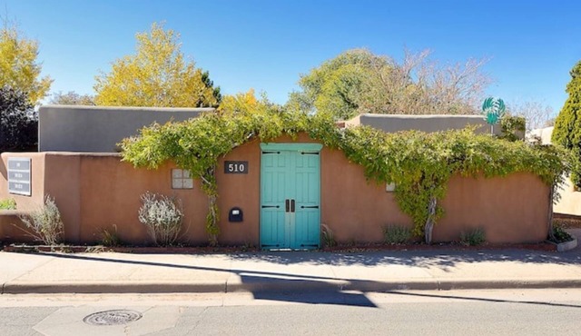 Obi's Adobe, .5 to The Railyard, Stylish 2 Bedroom Adobe, Dog Friendly