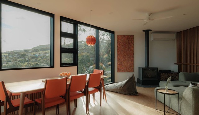 Obliqua - colourful home of architectural angles