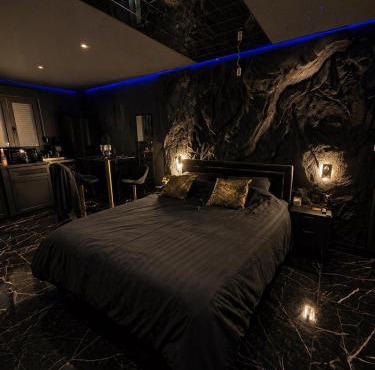 Obsidian Suite Love Room