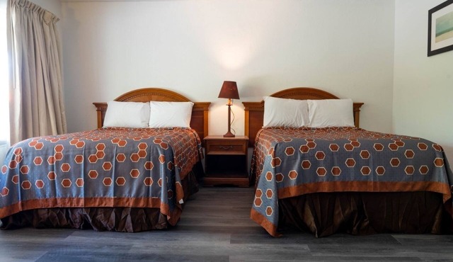 Ocala I-75 Family Fun Basecamp! Non-Smoking Room w/Free Breakfast