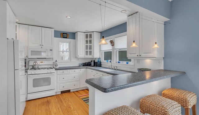 OCE1320 - Deceiving and immaculate beach-side Cape with private pool