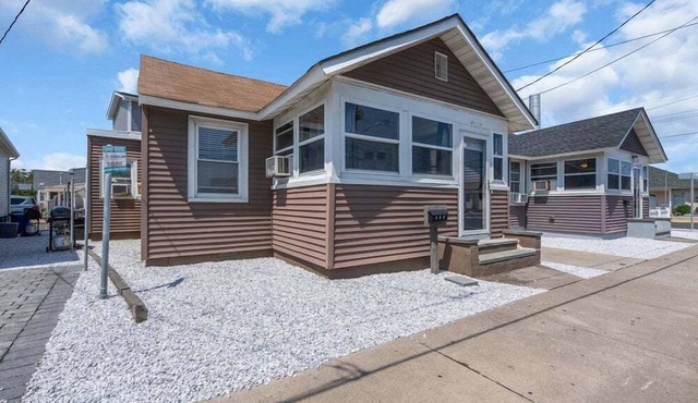 OCE253 | Updated cottage across from the beach & boardwalk! Has parking! by Shore Points Vacations