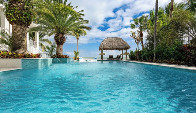 Ocean 9 Villa, Amazing Waterfront, 15 mins away from Duval Street!