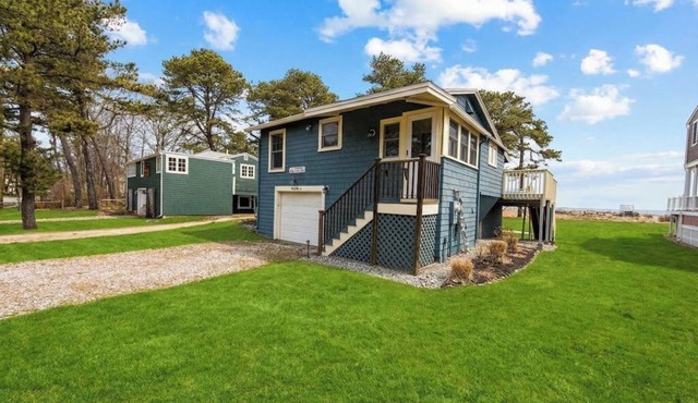 Ocean and Sunset Views: semi private sandy beach, close to dining & Route 1