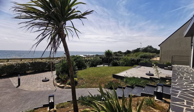 Ocean Apartment – Panoramic Sea View, Terrace, Parking