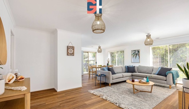 Ocean Bay Retreat Tootgarook, New furbished Totally Fab 6 Guest - 3 Bedroom House