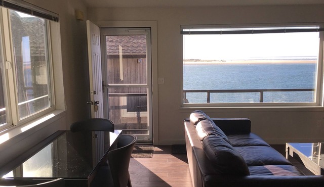 Ocean/Bay Views, Private Beach Access, walk to local eats, minutes to Oceanside
