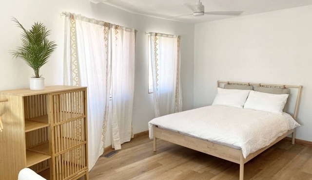 Ocean Beach House - Block of the beach! Sleeps 10