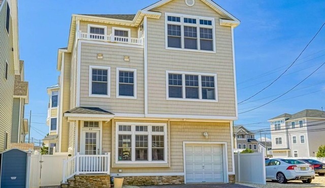 Ocean Block 6 Bedrooms 5 Bathrooms Silver Beach