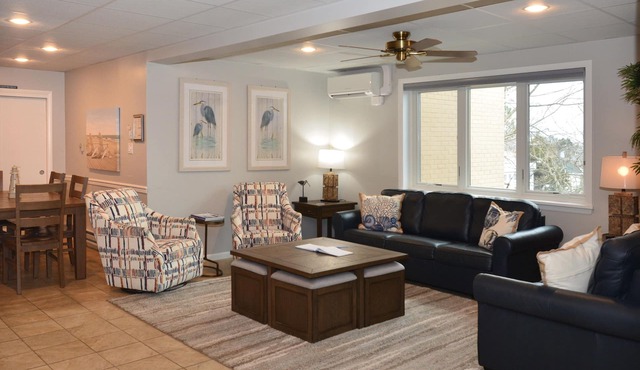 Ocean Block! Sleeps 8 Elevator Building and Rear Balcony