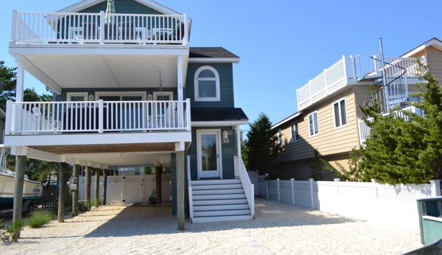 Ocean Block, Surf City 4 Bedroom Home With Pool, Hot Tub and Steps To The Beach
