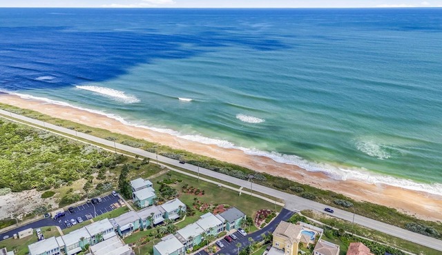 Ocean Breeze Condo | Ocean Views | Steps To Beach | Pool | Flagler/Ormond Beach