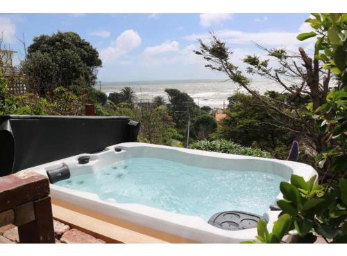 Ocean Breeze Cottage - Paekakariki Holiday Home