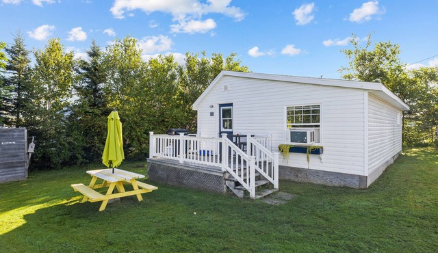 Ocean Breeze Cottage, Spacious 2 BRs, living room, full bathroom & a patio.