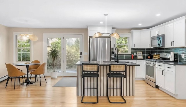 Ocean Breeze Escape w/Private Hot Tub – Cape Cod