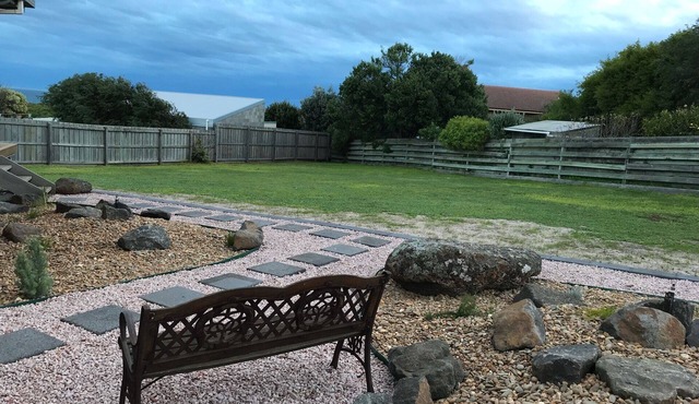 OCEAN BREEZE Pet Friendly, Easy walk to Beach and Free WIFI