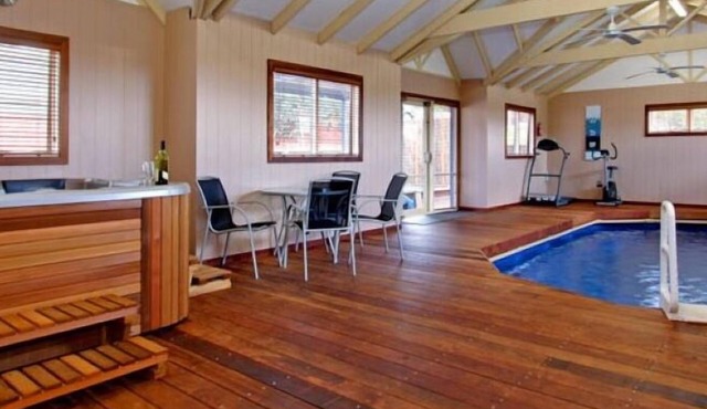 Ocean Breeze Retreat - private heated indoor pool, spa and sauna