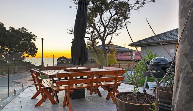 Ocean Breeze Studio 2min walk to train and ocean