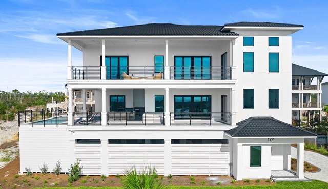 Ocean Breeze: Unobstructed Views, Private Elevated Pool, Pet Friendly, Sleeps 19