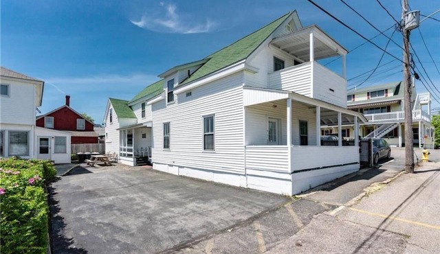 Ocean Breezes at Salty Air Suites, Suite C – New Balcony, 3BR, walk to the Beach