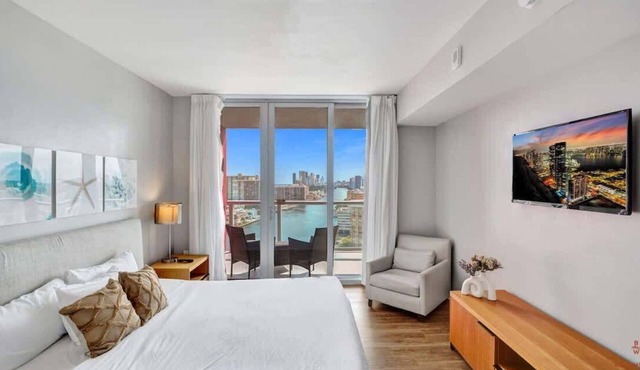 Ocean & Canal View Cozy Condo Pool Gym Beach 1907