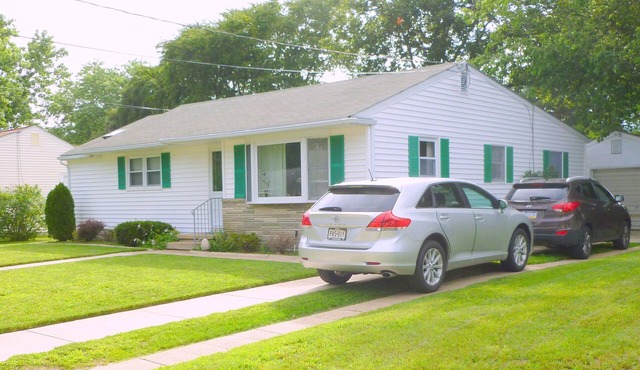 Ocean City beach & more - 10 mins. 2 bdrm 2 bath, LRm, FamRm, Skylights, parking