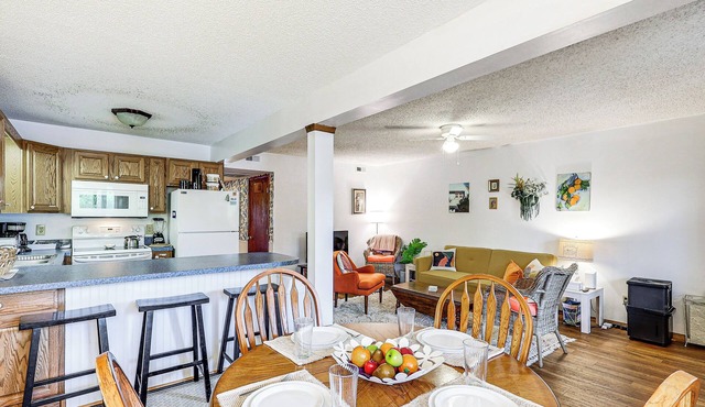 Ocean City Condo w/Pool Access: Walk to Beach!