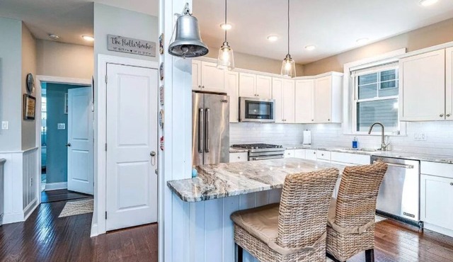 Ocean City—Exclusive Gardens neighborhood; 5 Bed rooms; walk to beach; bike ride