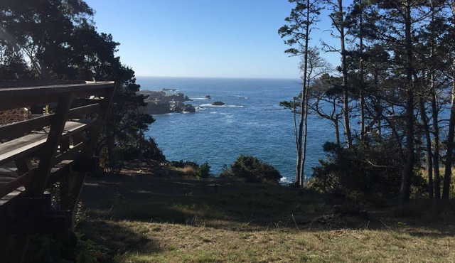 Ocean Cove House on Highway One. Large open yard above the Pacific Ocean
